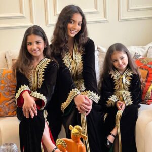 Dounia Batma Instagram - مبروك عواشركم ان شاء الله الي كيتمنى شي امنية الله يحققها ليه كيجاوكم لبنيات بالقفيطنات ❤️🥹 الله يحفظهم ياربي 

قفاطن تصميم الجميلة :

@bouchraelmarzouqy