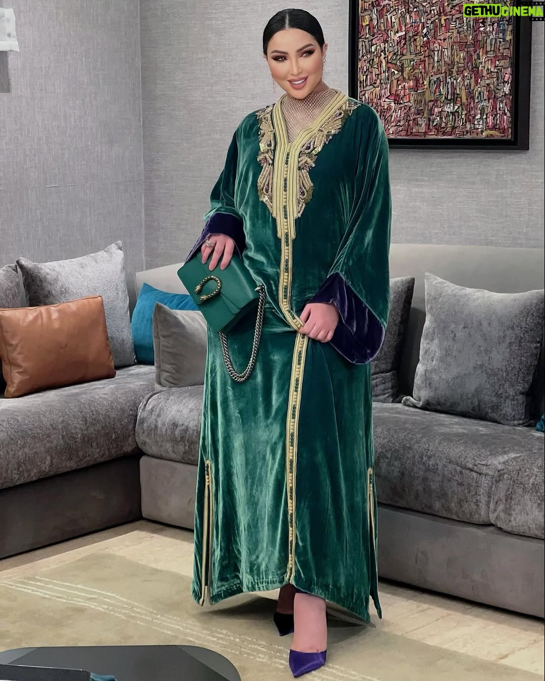 Dounia Batma - 164.6K Likes - صحة فطوركم أحبابي …⚜️
.
اطلالتي الراقية ابداع @caftanchezhind_soukaina