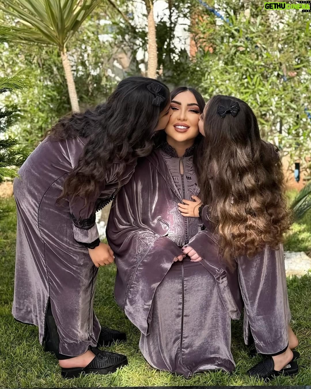 Dounia Batma - 246.3K Likes - عيدكم مبارك أحبابي 🤍
.
كيف جاتكم إطلالة العيد أنا وبناتي ما شاء الله بالجلابة من تصميم لغزالة @bouchraelmarzouqy
.
👠 @casadeiofficial