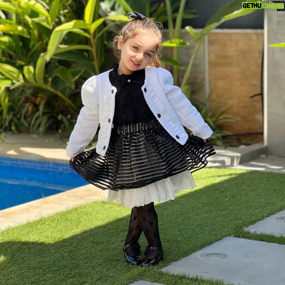 Dounia Batma - 219.5K Likes - ما شاء الله ❤️
@gazal.lailarose.batma
@marielle_kids.ma
@lina_agdour