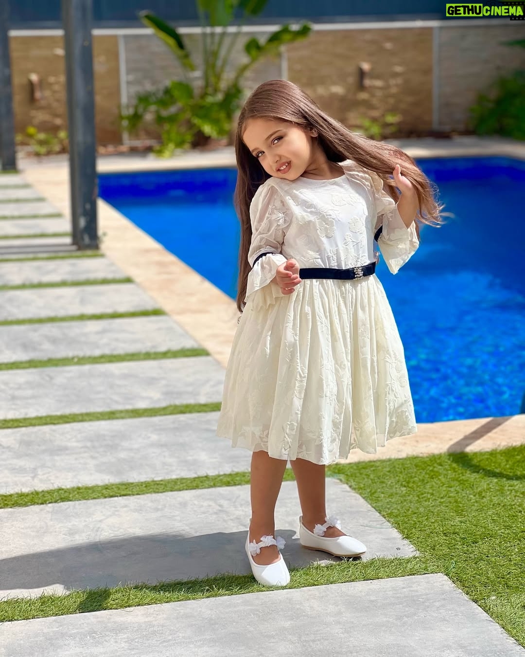 Dounia Batma - 194.5K Likes - ❤️ ليلى روز 🌹 ماشاء الله
Robe : @marielle_kids.ma