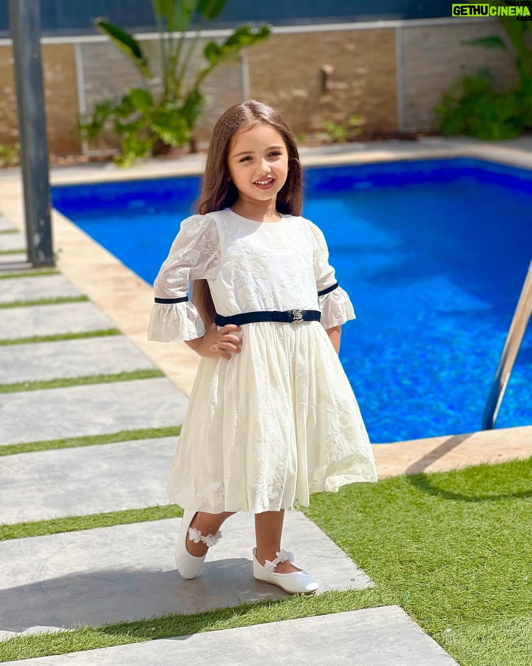 Dounia Batma - 194.5K Likes - ❤️ ليلى روز 🌹 ماشاء الله
Robe : @marielle_kids.ma