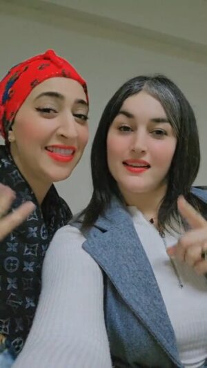 Dounia Boutazout Instagram - .
شكون كايعجبو أغنية جنريك جوج وجوه 😍
