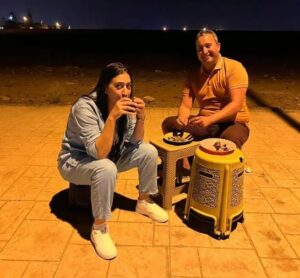 Dounia Boutazout Instagram - .
ليست اللحظة إنما الشخص، ليست المائدة إنما الأصحاب، ليس أين إنما من معك 😍