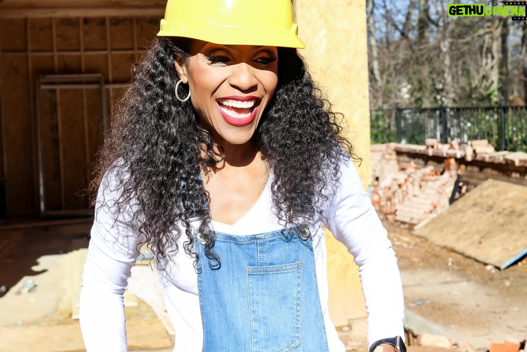 Dr. Jackie Walters Berry - 17.3K Likes - #TBT to when we did quick mini shoot because we decided to gut our entire home and do a massive rebuild. It was definitely a process, but I would absolutely do it all over again to see the results.
#happy #marriage #happylife #happywife