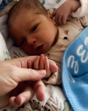 Ebanie Bridges Instagram - 20.02.2025 our prince arrived🥹🩵👑 Ezerra Ray Brook 
We are so inlove 🥰
@specialkellbrook 🫶🏼

Our little champ… First baby in boxing history to be born to two world champions 👀… (no pressure tho 😄🫶🏼) 

#BabyBrookBridges