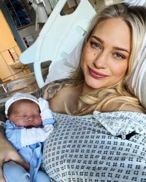 Ebanie Bridges Instagram - 20.02.2025 our prince arrived🥹🩵👑 Ezerra Ray Brook 
We are so inlove 🥰
@specialkellbrook 🫶🏼

Our little champ… First baby in boxing history to be born to two world champions 👀… (no pressure tho 😄🫶🏼) 

#BabyBrookBridges