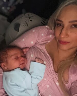 Ebanie Bridges Instagram - 20.02.2025 our prince arrived🥹🩵👑 Ezerra Ray Brook 
We are so inlove 🥰
@specialkellbrook 🫶🏼

Our little champ… First baby in boxing history to be born to two world champions 👀… (no pressure tho 😄🫶🏼) 

#BabyBrookBridges