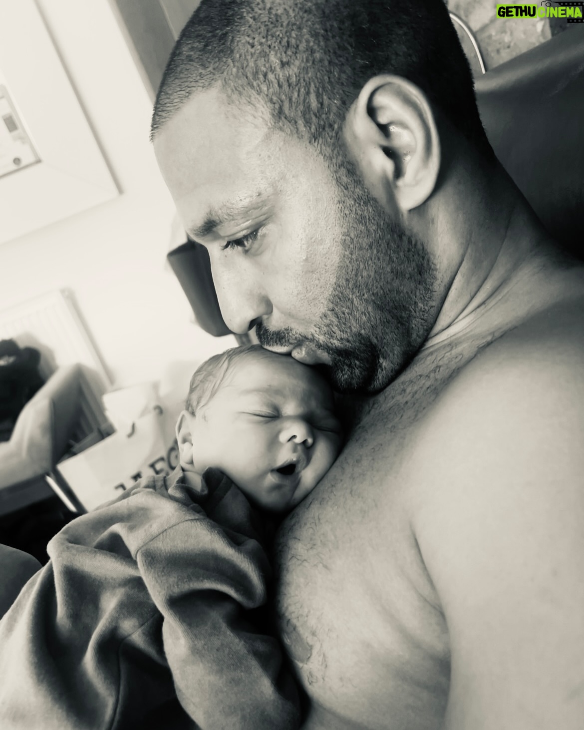 Ebanie Bridges - 21.2K Likes - 20.02.2025 our prince arrived🥹🩵👑 Ezerra Ray Brook
We are so inlove 🥰
@specialkellbrook 🫶🏼
Our little champ… First baby in boxing history to be born to two world champions 👀… (no pressure tho 😄🫶🏼)
#BabyBrookBridges