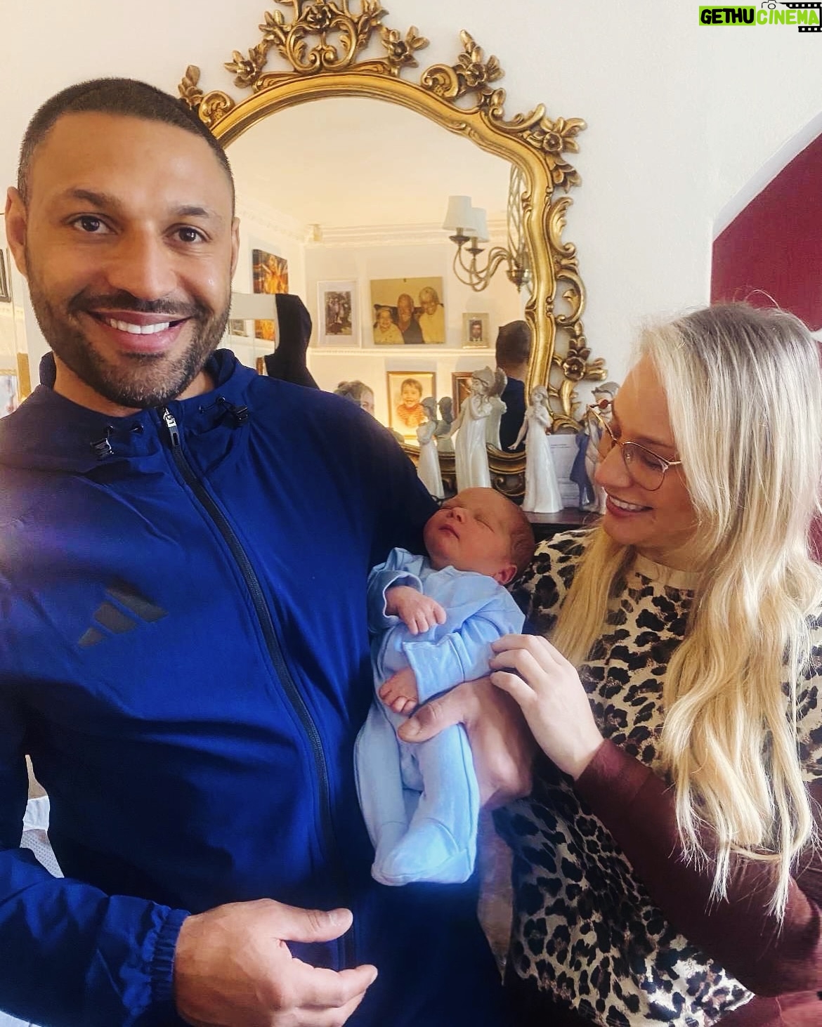 Ebanie Bridges - 21.2K Likes - 20.02.2025 our prince arrived🥹🩵👑 Ezerra Ray Brook
We are so inlove 🥰
@specialkellbrook 🫶🏼
Our little champ… First baby in boxing history to be born to two world champions 👀… (no pressure tho 😄🫶🏼)
#BabyBrookBridges