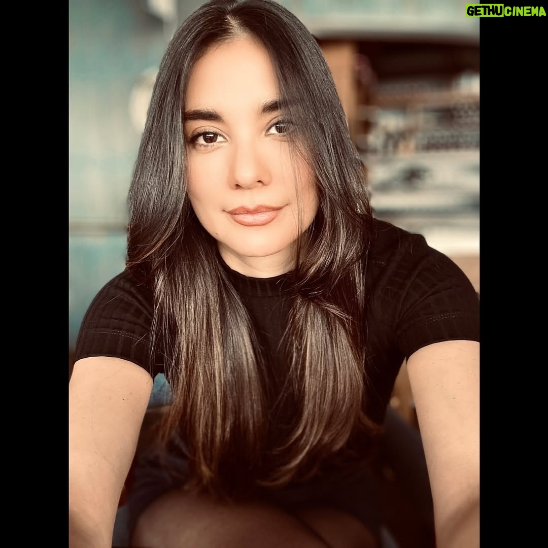 Eileen Moreno - 12.5K Likes - SOLO IMAGINA
LO PRECIOSO QUE PUEDE SER
ARRIESGARSE, Y QUE TODO SALGA BIEN.
