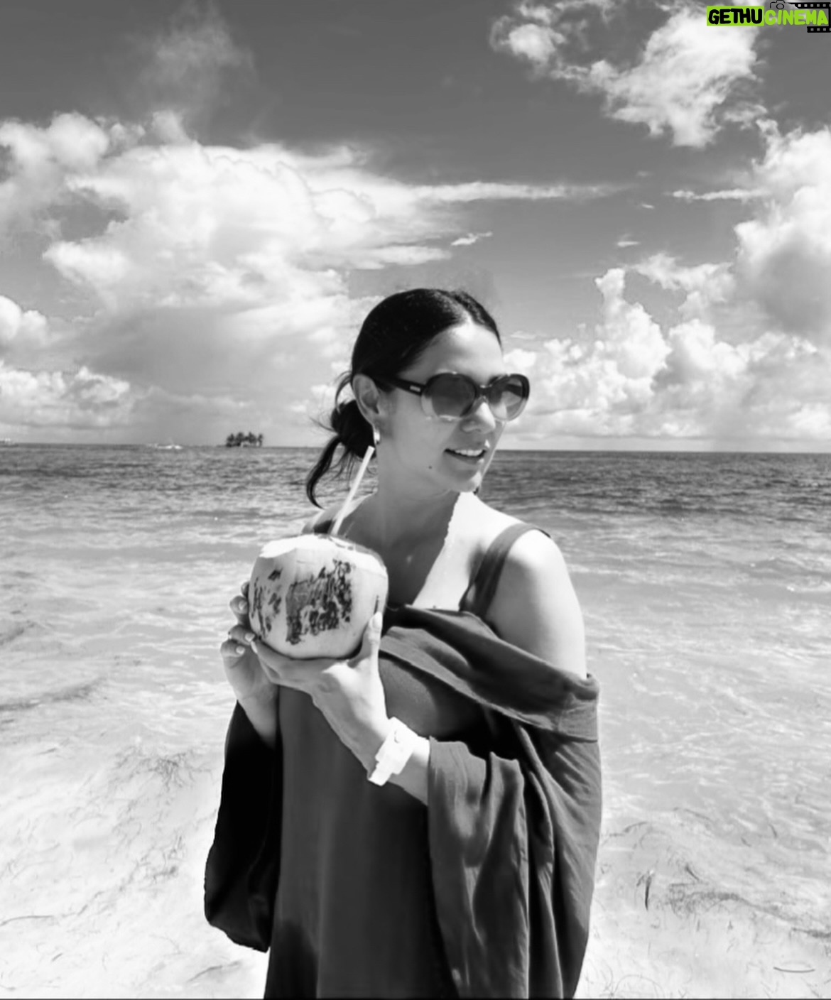 Eileen Moreno - 7.2K Likes - "Eres transparente cuando lo que aparentas es lo que eres. Y cuando vives tu vida de esa manera, experimentarĆ”s un estado de gratitud y alegrĆa elevada - tu estado natural del ser".
@ Dr Joe Dispenza