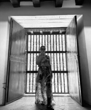 Eileen Moreno Instagram - "Eres transparente cuando lo que aparentas es lo que eres. Y cuando vives tu vida de esa manera, experimentarás un estado de gratitud y alegría elevada - tu estado natural del ser".
@ Dr Joe Dispenza