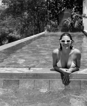 Eileen Moreno Instagram - "Eres transparente cuando lo que aparentas es lo que eres. Y cuando vives tu vida de esa manera, experimentarás un estado de gratitud y alegría elevada - tu estado natural del ser".
@ Dr Joe Dispenza