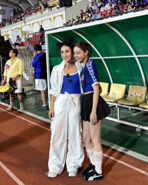 Eisaya Hosuwan Instagram - เมื่อวานเป็นอีกวันที่ได้รับความรักเยอะม้ากกก🥹💕 ขอบคุณmy carbsที่มาเชียร์ถึงขอบสนาม รักคาร์บ🥹🍞 และขอบคุณเสียงเชียร์จากทุกๆบ้านเลยนะคะ ขอบคุณที่ทุกคนมาร่วมสนุกไปด้วยกันทั้งในงานทั้งทางหน้าจอ หวังว่าทุกคนจะได้รับรอยยิ้มกลับไป เหมือนที่ทุกคนทำให้อุ้มยิ้มได้กว้างสุดๆเลยนะคะ🥰💖 #งาน55ปีช่อง3 #ช่อง3newenergy