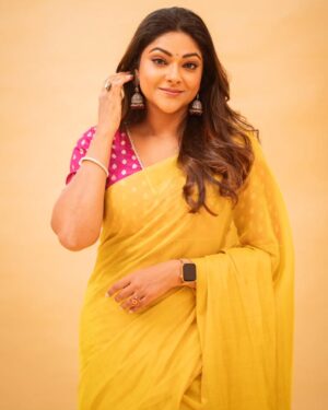 Eka Lakhani Instagram - "Mangalakaramaa" Kicking off #thuglife promotions. 

Saree @thebuttonthiefco 
Blouse @suta_bombay 
Jewellery @divasmantra 

Styled by @ekalakhani 
Style team - @malinikarthikeyan @harshene.ravichandar @about.isha @team___e 
Shot by @gobeatroute @cyril_eanastein
Makeup @suryacinebridalmakeupartist

@madrastalkies @rkfioffl

#styeledbyeka #thuglife #thuglifefromjune5 #maniratnam #jinguchaa