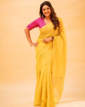 Eka Lakhani Instagram - "Mangalakaramaa" Kicking off #thuglife promotions. 

Saree @thebuttonthiefco 
Blouse @suta_bombay 
Jewellery @divasmantra 

Styled by @ekalakhani 
Style team - @malinikarthikeyan @harshene.ravichandar @about.isha @team___e 
Shot by @gobeatroute @cyril_eanastein
Makeup @suryacinebridalmakeupartist

@madrastalkies @rkfioffl

#styeledbyeka #thuglife #thuglifefromjune5 #maniratnam #jinguchaa