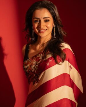 Eka Lakhani Instagram - Trish ♥️🤍

@trishakrishnan for #ThugLife promotions

Saree @houseofthreestudio
Jewellery @grtjewellers 

#StyledByEka
Style team - @malinikarthikeyan @harshene.ravichandar @about.isha @team___e 
Hair - @rohini_hairstylist
Makeup - @uspawar3 
Shot by @gobeatroute @cyril_eanastein

Trisha Managed by @akshitha.subramanian @southbay.talent 

@madrastalkies @rkfioffl

#jinguchaa #thuglifefromjune5 #trishakrishnan