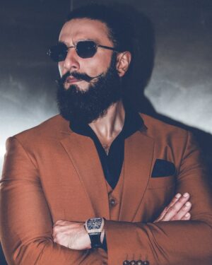 Eka Lakhani Instagram - Suit up. Show up. Shut it down. 🔥 
@ranveersingh for @sansaar.ddecorbrand

Outfit @labelcrestelli @masculineofficial
Eyewear @gast @rkumaropticians

#StyledByEka
Style Team @fatimabaluchstyles @styledbyradhikadhanuka @team___e
Dressman @harikrish.1116 @ayaanansari18683
Hair @aalimhakim @mustaqeem_salmani 
Makeup @mahadevnaik08