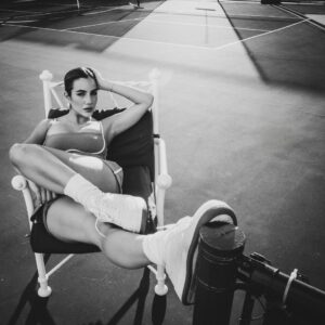 Ela Velden Instagram - I’ll see you in the green @alo 

Photo @mausinfiltro