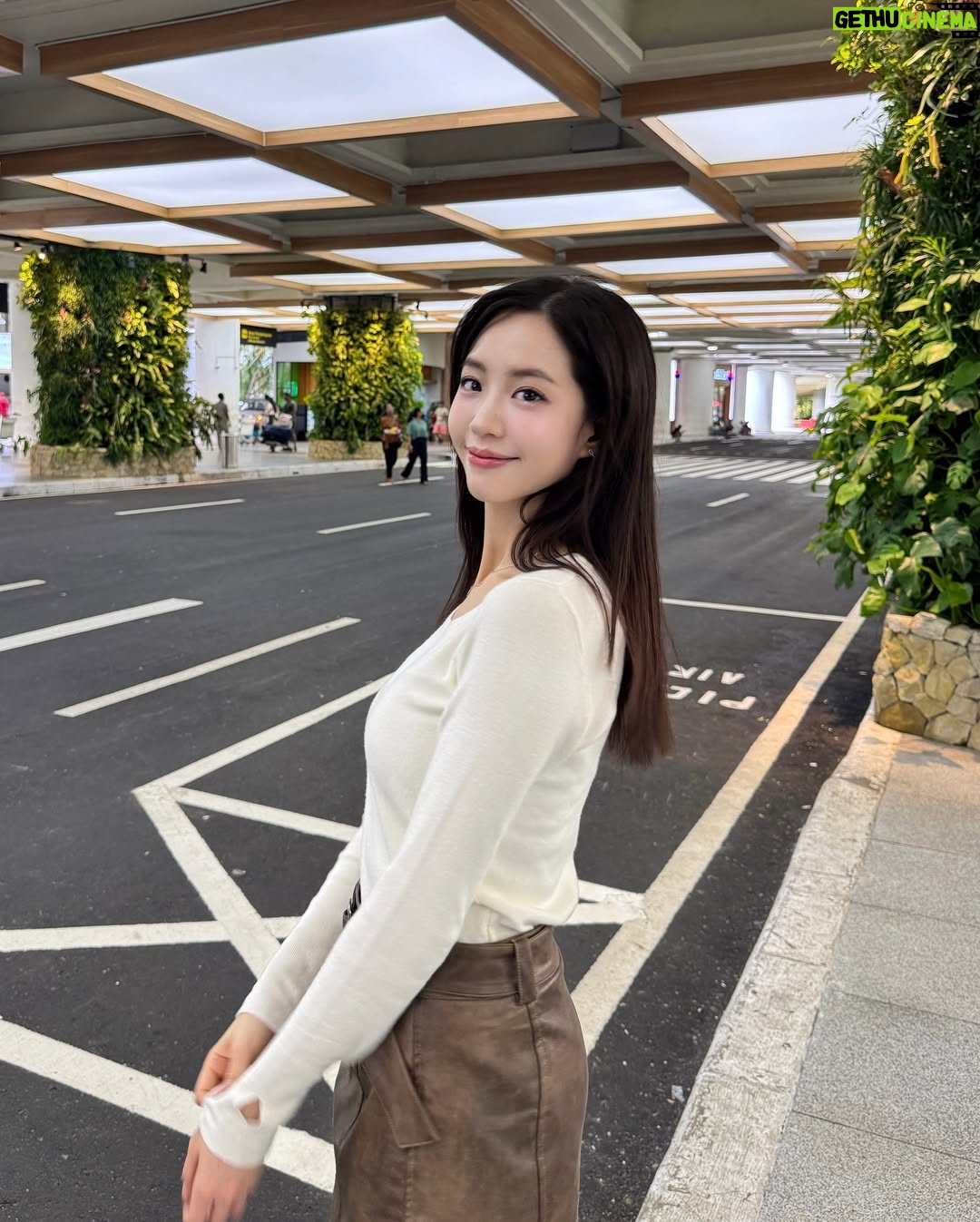 Elaine Ho - 9.8K Likes - 來海島放鬆,心都遼闊了
你們更喜歡到山上還是海邊呢?🏖️ ⛰️ 🌴