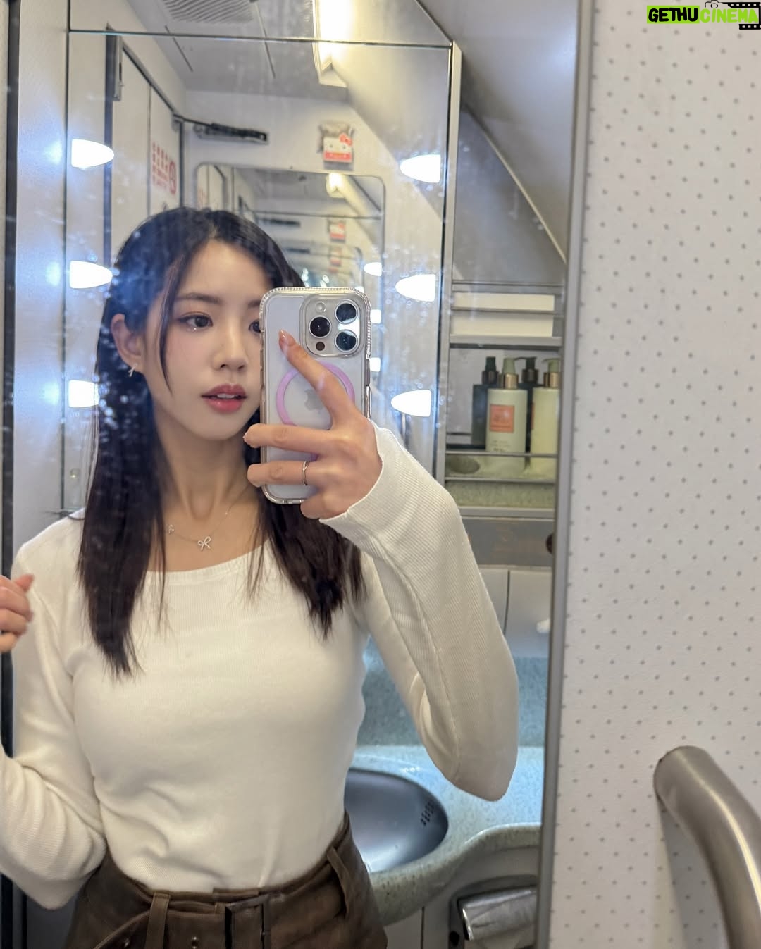 Elaine Ho - 9.8K Likes - 來海島放鬆,心都遼闊了
你們更喜歡到山上還是海邊呢?🏖️ ⛰️ 🌴