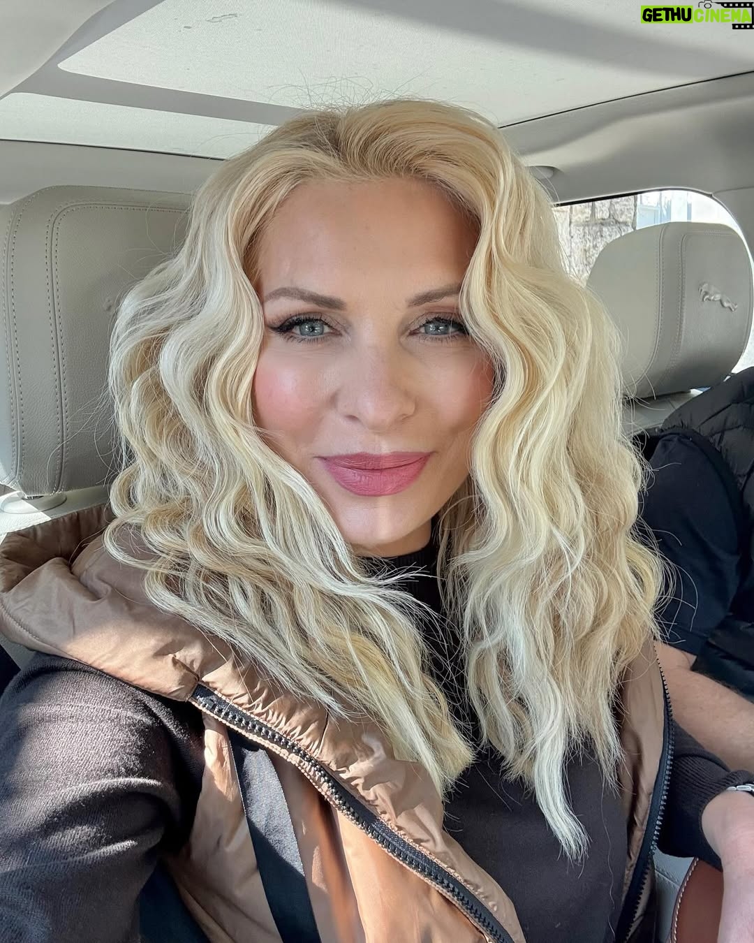 Eleni Menegaki - 42.3K Likes - Με τέτοιο καιρό σπίτι δεν κάθεσαι … #eleni