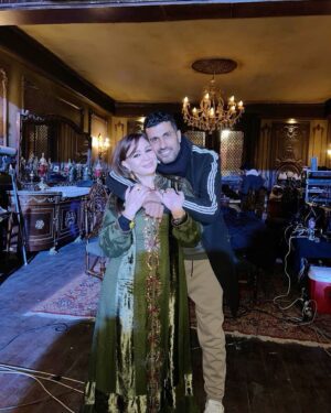 Elham Shahein Instagram - أخى الجميل و صديقى الجدع و إبنى الغالى .. المخرج الرائع محمد سامى .. سعدت جدا جدا بالعمل معك فى مسلسل سيد الناس .. شكرا لإختيارى فى دور جديد  مختلف تماما بالنسبه لى .. شخصية إعتماد الهوارى علامه مميزة لها بصمتها فى  مسيرتى الفنيه .. صحيح إنها شخصيه مستفزة و حاقده و غلاويه و شريرة و شلق و صوتها عالى و مزعجه .. و هذا هو التحدى .. تقديمى فى دور يعتبر مغامرة .. و قد تفاجأ به الجمهور .. و طبعا إعتماد لازم تتكره .. و أعتبر ده نجاح لتقديمى للشخصية .. أنا بشكرك على مجهودك و تعبك و إهتمامك بكل التفاصيل .. و أنا شاهده على المجهود الجبار لتجهيز العمل فى موعده .. و إنك كنت لاتنام أكتر من ساعتين تلاته .. و باقى اليوم شغل بلا لحظة هدوء أو راحه .. و أكيد إنت محتاج لأجازة و هدنه تلتقط فيها أنفاسك .. و أنا واثقه إنك ستعود لنا بعدها بعمل جديد و قوى  لأنك تعودت على النجاح الكبير .. و ماشاءالله أعمالك هى الأكثر مشاهده فى رمضان .. ترتيبهم الأول و الثانى على منصة شاهد سواء على مستوى مصر أو على مستوى العالم .. أتمنى لك النجاح و التألق دائما .. و حقيقى من كل قلبى هتوحشنى جدا فنيا و إنسانيا .. و فى إنتظارك قريبا يا فنان يا جميل .. و ربنا يجمعنا دايما على كل خير .🤍🤍🤍🤍🤍🤍 @directormohamedsami