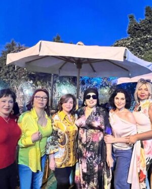 Elham Shahein Instagram - شم النسيم واللمه الحلوه و أجمل صحبه .. و شرفتنا بالحضور  صديقتى الغاليه النجمه الجميلة سولاف فواخرجي .. حبيبة قلبى منوره مصر بلدك التانى .. و كل الفنانين سعداء بوجودك معانا جدا .. و بإذن الله تنورى شاشاتنا بأجمل أعمال من أجمل فنانه .. مرحبا بسولاف فواخرجي النجمه العربيه الرائعه في مصر
