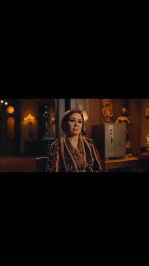Elham Shahein Instagram - آخر مشاهد لاعتماد الهوارى .. هتوحشنى جداً .. شخصيه جديده عليا تماماً مليئه بالعنفوان و الصخب .. لكن فى الآخر هى بداخلها إنسانه غلبانه دمرها زوج لم يحبها يوما .. فاقده للحب .. و فاقد الشئ لا يعطيه .. بس والله بكل جبروت إعتماد هى طيبه  و فى الآخر هتحب الجارحى أكيد  لإنه بجد يتحب .. الجارحى نموذج إنسانى رائع للجدعنه و الشهامه و الرجوله .. و أهم شئ بيحب إخواته حقيقى و بيعرف قيمة الترابط الأسرى و قيمة العمل لتحسين حياتنا و لجعل بكره أجمل .. برافو عمرو سعد .. برافو محمد سامى
 👏👏👏👏👏👏👏👏👏👏👏
#إعتماد_الهواري
#مسلسل_سيد_الناس
MBC مصر Shahid MBC1
إلهام شاهين - Elham Shahin @amrsaad.official  @directormohamedsami  @mbcmasrtv  @shahid.vod