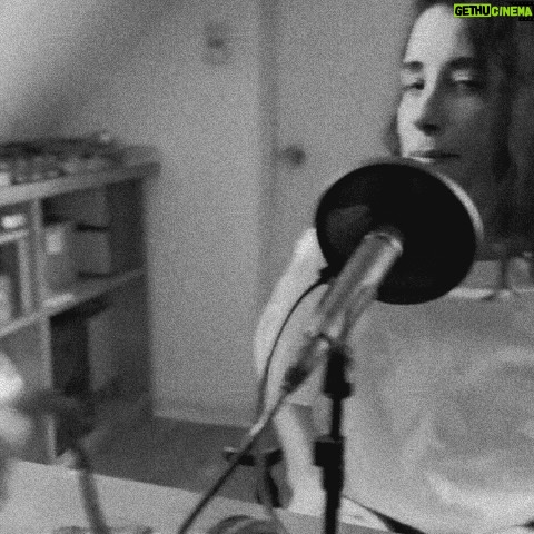Elisa Zulueta - 10K Likes - ✈️ Nos llena de ilusión y entusiasmo contarles que de hoy en más, cada vez que se suban a un @latamairlines, los acompañaremos con nuestro nuevo podcast: 💺 *Modo Avión* 💺 Levantaremos el apoyabrazos para acurrucarte todo el camino con historias y anécdotas que te harán volar, porque ya estarás volando 🛫 Seremos más que compañeros de viaje, seremos más que amigos y más que familia, seremos: entretenimiento a bordo 🛩️💫
Diseño sonoro por @gabrieldonosogaldames
Fotos por @javierapolvorin