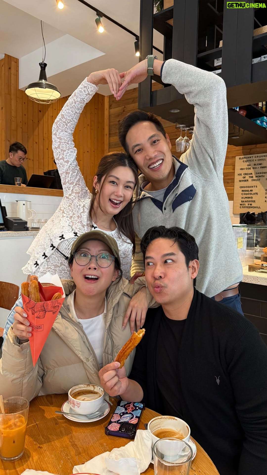 Eliza Sam - 57.6K Likes - Two types of couples 🙃