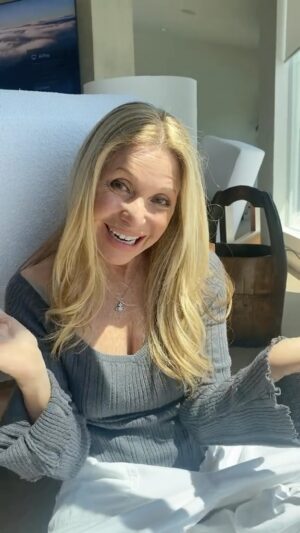 Elizabeth Daily Instagram - How the #TwoAndAHalfMen theme song came to be! 🙌🤪😄 
#voiceover #voiceactor #vo #throwback