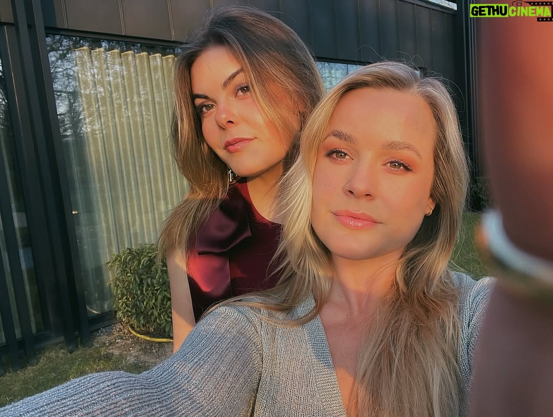 Eloise van Oranje - 10.1K Likes - carola is zo’n persoon waar je ONTZETTEND mee kan gieren, maar ook zo een fijne gesprekken kan hebben. in “dit wereldje” is het zo lekker om dit soort mensen te hebben. ik HOU van onze momenten samen, en de oprechtheid die je brengt.