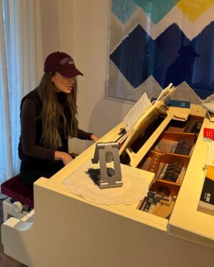 Elvana Gjata Instagram - Zemra plot qellime t’mira
