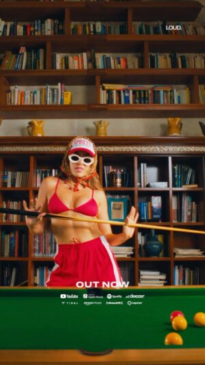 Elvana Gjata Instagram - OUT now on YouTube “Gocat” ⚡️
Si karate kjo dashni… me m’lëndu s’munesh ti. 
Link in BIO