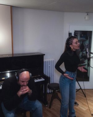 Elvana Gjata Instagram - Zemra plot qellime t’mira