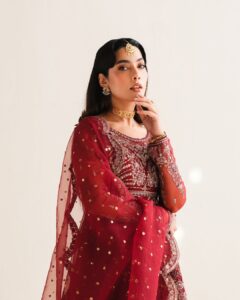 Actress Eman Suleman HD Photos and Wallpapers April 2025