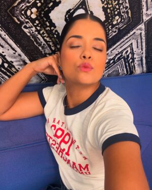 Emilia Ceballos Instagram - Feliz día gente linda ! 

Vamos con todos los poderes !