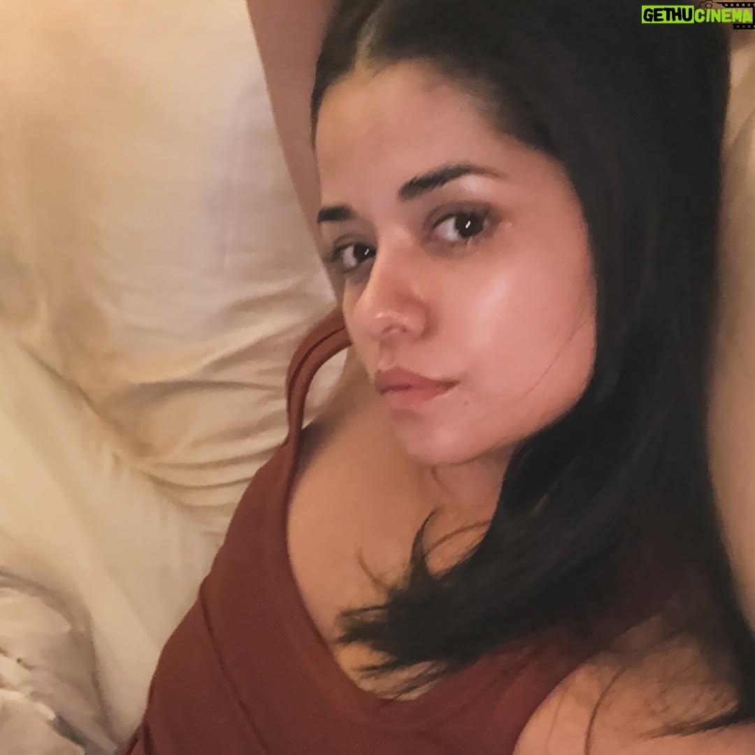 Emilia Ceballos - 1.7K Likes - Esta semana grabé, soñé, creé, amé y también me vacié.
No todo se ve, pero todo me habita.
Agradezco lo vivido, lo sentido… y lo que sigue.
Buenas noches, desde el corazón