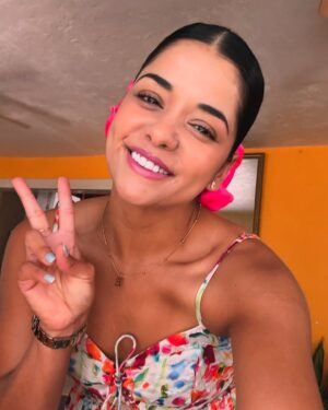 Emilia Ceballos Instagram - “Nada en nosotros es casualidad: somos intención, brillo y propósito. Estar alineados  con todo lo que merecemos”

Estamos listos para lo que viene !
Feliz lunes !
#actress #life #energy #love #acting #natural