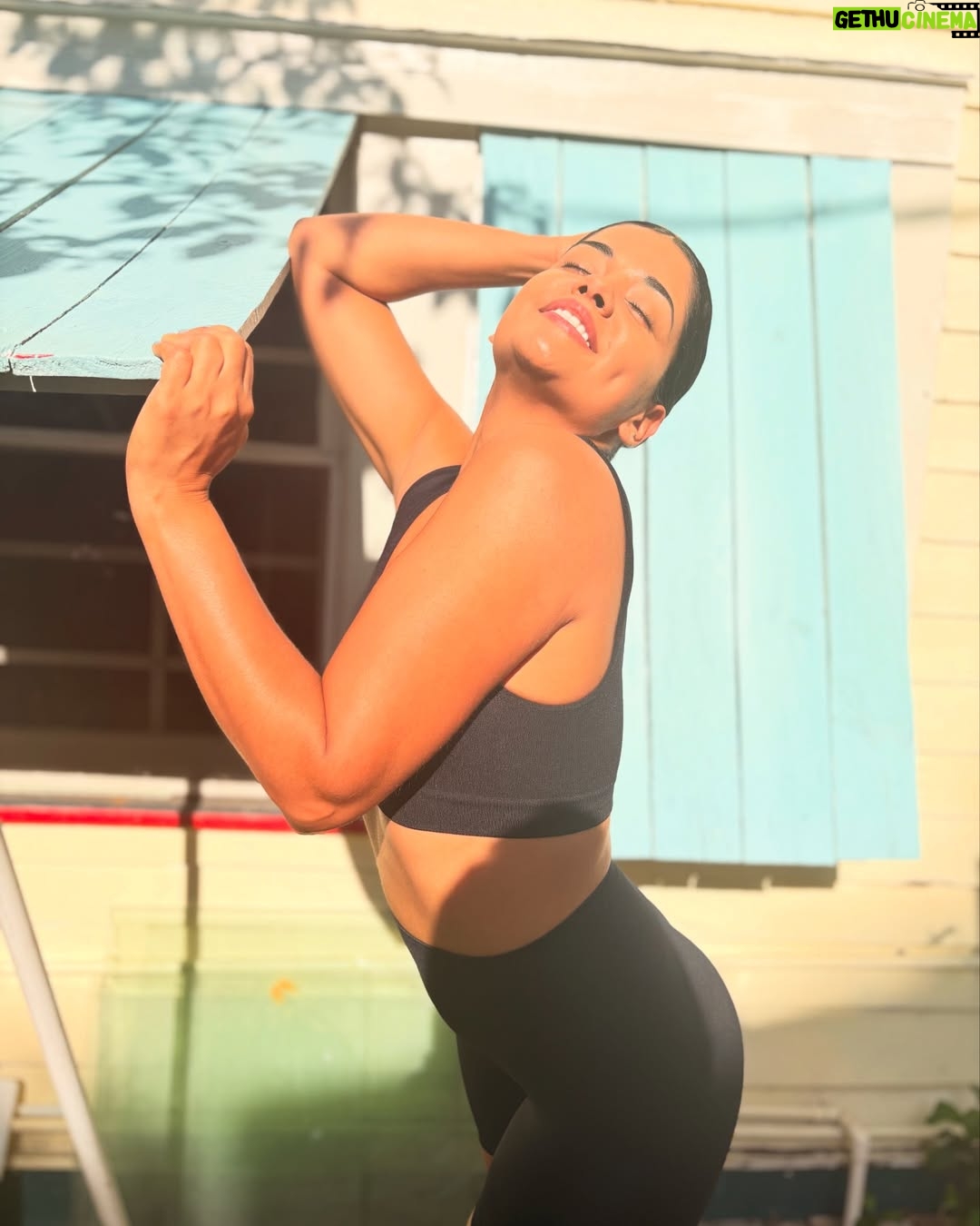 Emilia Ceballos - 1.1K Likes - La gran Victoria de tener salud !
Bonito viernes santo mi gente !
Pd: por este lado de la casa hacemos ejercicio 🙏