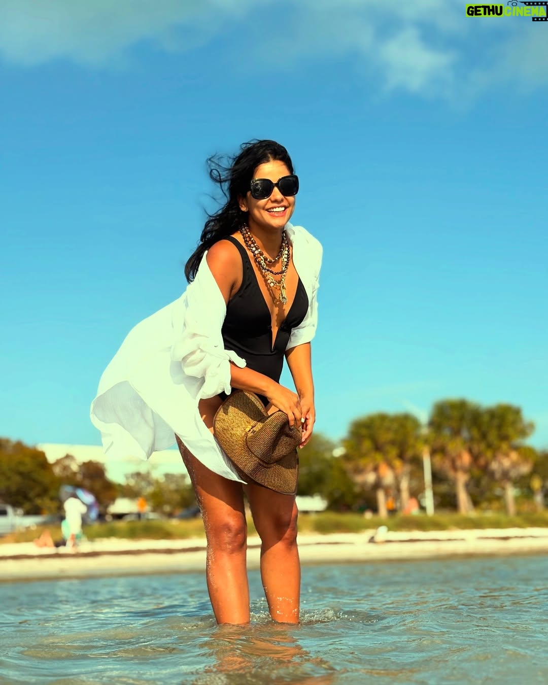 Emilia Ceballos - 836 Likes - Recargada !
El mar todo lo cura!
#springbreak #miami #playa
❤️💋🪸