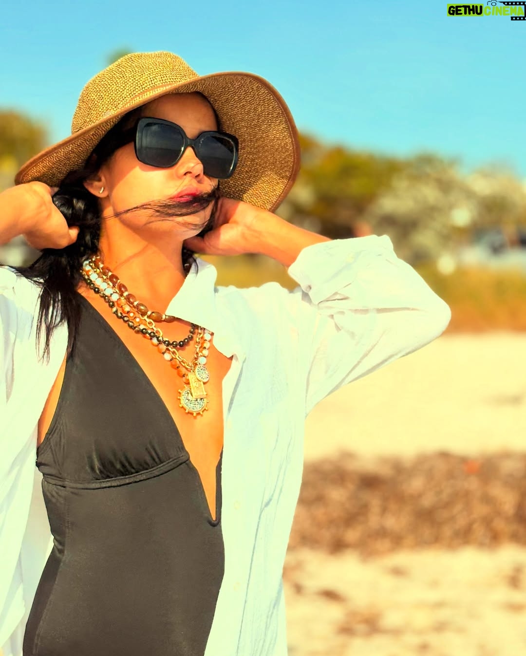 Emilia Ceballos - 836 Likes - Recargada !
El mar todo lo cura!
#springbreak #miami #playa
❤️💋🪸