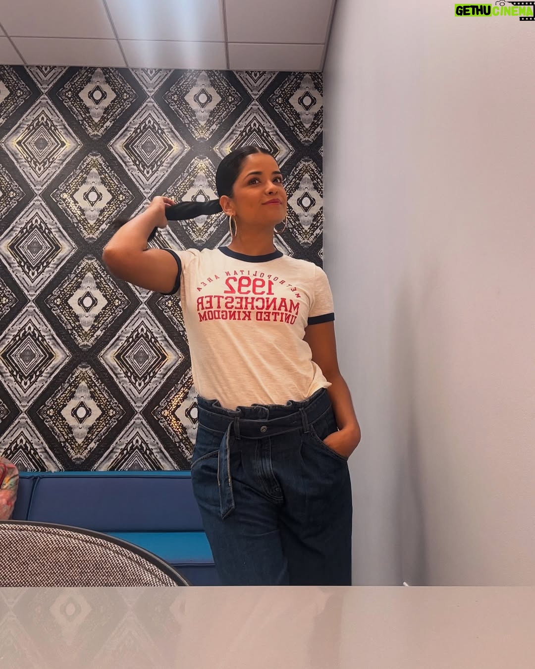 Emilia Ceballos - 1.4K Likes - Feliz día gente linda !
Vamos con todos los poderes !