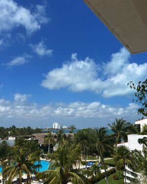 Emilia McCarthy Instagram - mi estancia anual en el paraíso 🌞🩵