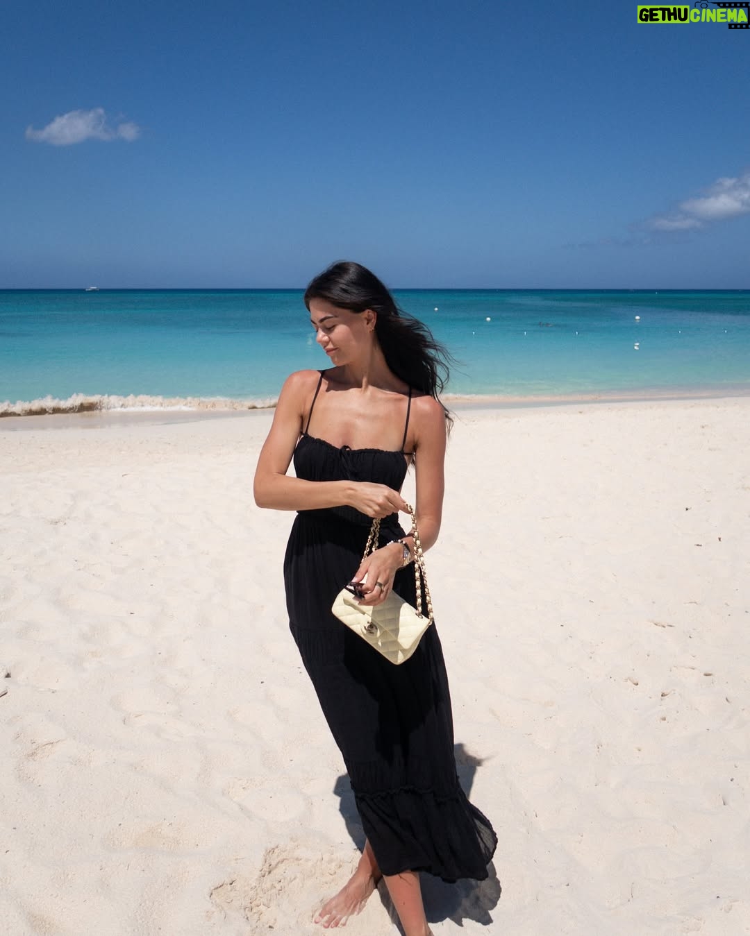 Emily Canham - 10.1K Likes - 🎂🎈🎉🥳 turning 28 in paradise
27 was the most transformative year of my entire life. I moved half way across the world, started a new business, met a ton of new people and created a completely new “every day” for myself. On top of that I finally learnt to chill out and just enjoy the moment - possibly the biggest achievement of my 27th year.
Don’t get me wrong, I’m always striving for more but I’m loving my right now more than ever.
My word of 28 is “contentment” I can’t wait to see what this next year brings ☺️☺️
Happy, healthy and more grateful than ever!
🫶🏼🫶🏼🫶🏼