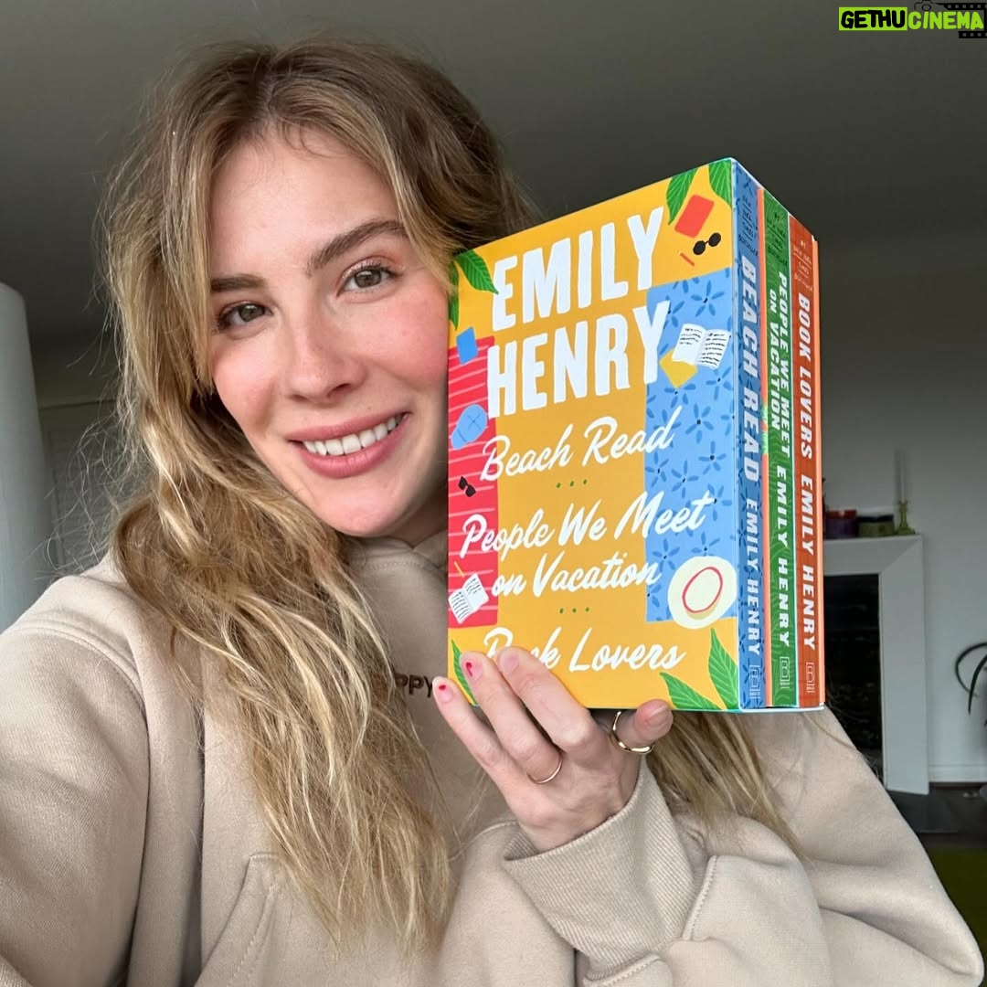 Emily Henry - 47.9K Likes - Boxset out NOWWWWW!