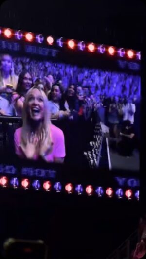 Emma Bunton Instagram - Please, please, please Arrest me for being a fan!!! @sabrinacarpenter you were amazing!