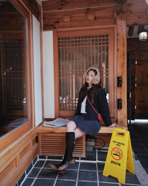 Emma Wu Instagram - 不敢相信這是我們的民宿吧🏠
不敢相信妝髮是我吧🙋🏼‍♀️
不敢相信還有照片吧🎞️📷❤️
#想知道民宿打🏠🏠🏠
#想知道妝髮費用打🙋🏼‍♀️🙋🏼‍♀️🙋🏼‍♀️
#想知道還有多少照片打📷📷📷

@sandroparis
@majeparis